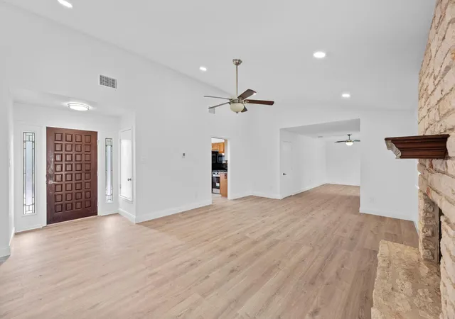 Photo 4 of Sale Pending at 7210 Smokey Hl Rd, Austin, TX 78736 | MLS# 4485606 | Listing updated on 2026-09-05