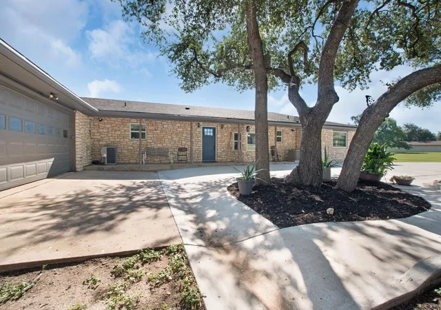 Photo 2 of Single family home for sale at 208 Iris Ln, Buchanan Dam, TX 78609 | MLS# 6367882 | Listing updated on 2026-09-17