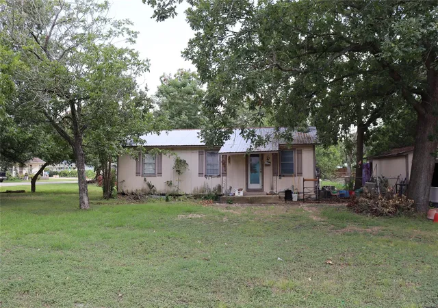 2nd image of 706 W Live Oak St, Lockhart, TX 78644 | MLS# 8167057