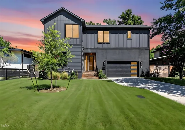 Photo 1 of Single family home for sale at 6905 Daugherty St, Austin, TX 78757 | MLS# 9881862 | Listing updated on 2026-10-07