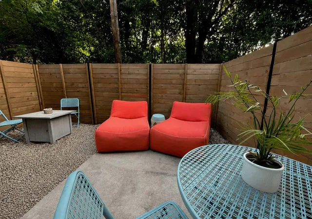 2nd image of 6211 Manor Rd, Austin, TX 78723