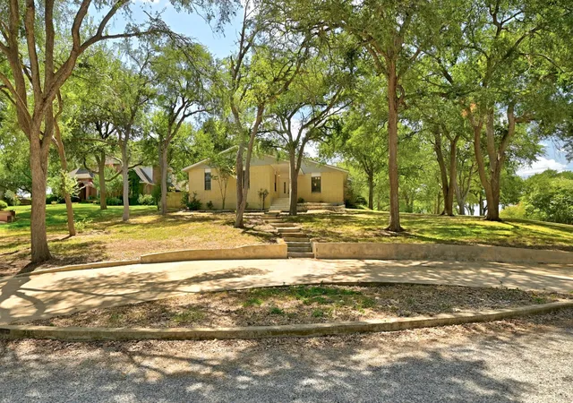 image of 295 Oak Creek Cir, Luling, TX 78648 | MLS# 9272436