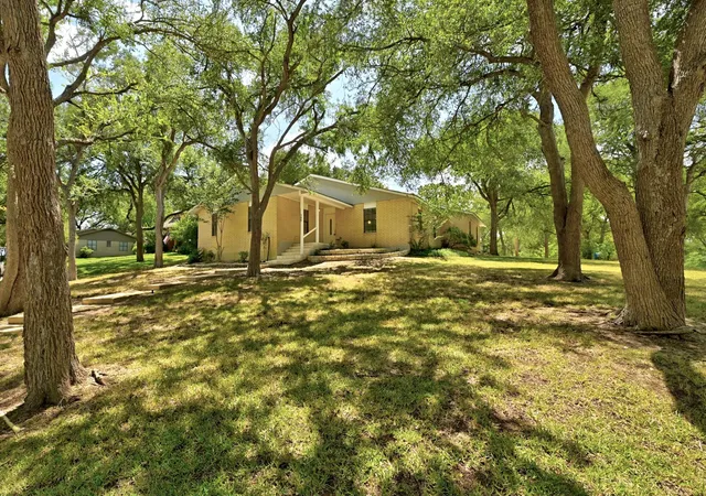 image of 295 Oak Creek Cir, Luling, TX 78648 | MLS# 9272436