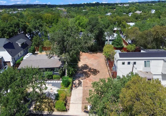 Photo 3 of Land for sale at 2406 W 10th Street, Austin, TX 78703 | MLS# 3495941 | Listing updated on 2026-10-06