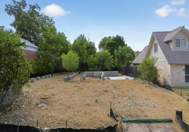 Photo 1 of Sale Pending at 2602 Little John Ln, Austin, TX 78704 | MLS# 3131140 | Listing updated on 2026-09-25