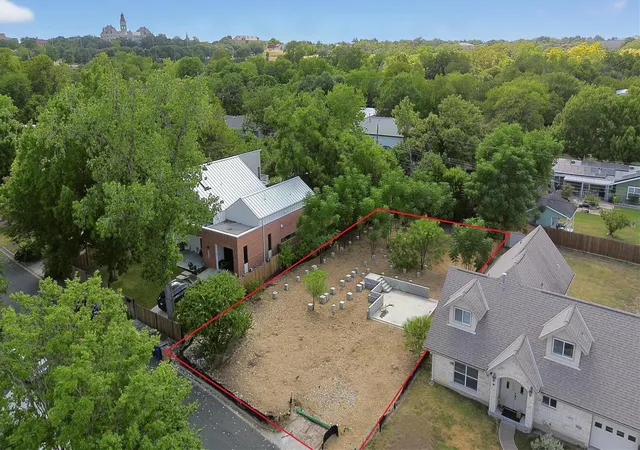 Photo 3 of Sale Pending at 2602 Little John Ln, Austin, TX 78704 | MLS# 3131140 | Listing updated on 2026-09-25