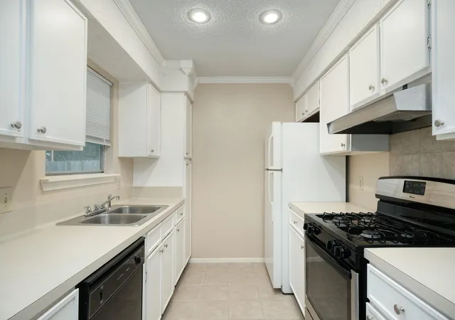 2nd image of 10419 Firethorn Ln, Austin, TX 78750 | MLS# 7311739