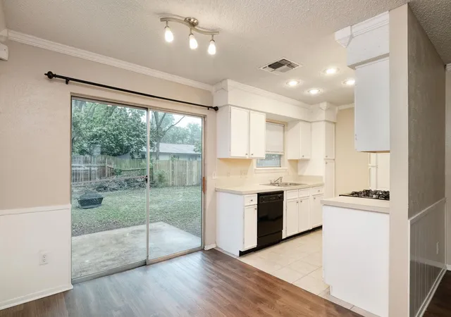 3rd image of 10419 Firethorn Ln, Austin, TX 78750 | MLS# 7311739