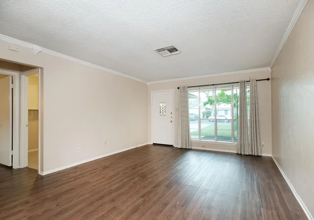 4th image of 10419 Firethorn Ln, Austin, TX 78750 | MLS# 7311739