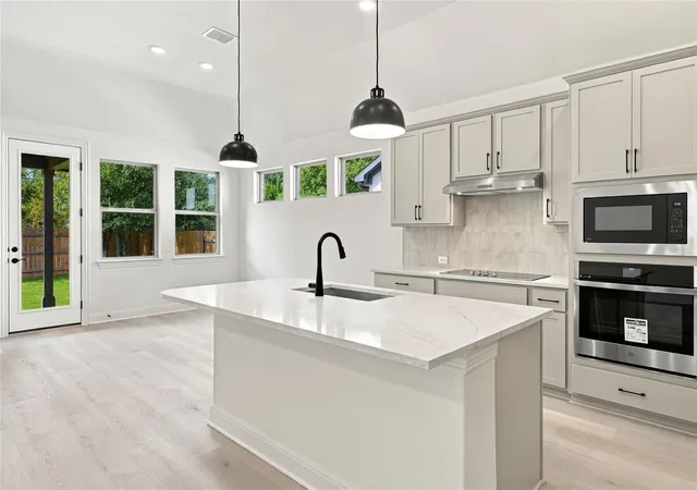 Photo 2 of Single family home for sale at 105 Edgemoor Cv, Georgetown, TX 78628 | MLS# 8581909 | Listing updated on 2026-10-23