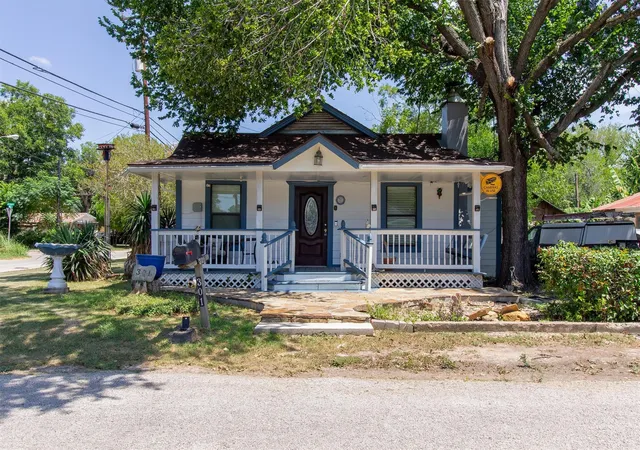 1st image of 301 Holly Ave, Luling, TX 78648 | MLS# 6519632