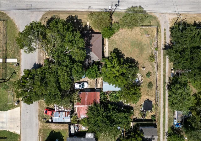 4th image of 301 Holly Ave, Luling, TX 78648 | MLS# 6519632