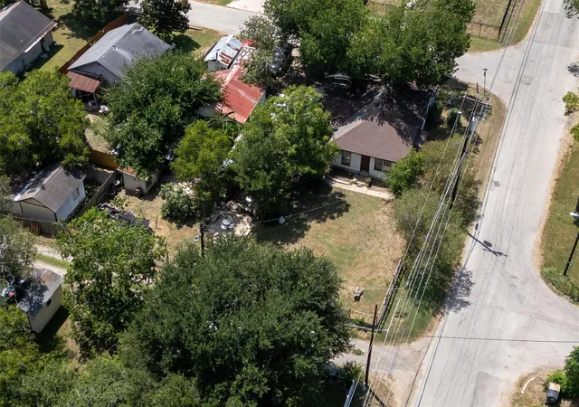 5th image of 301 Holly Ave, Luling, TX 78648 | MLS# 6519632