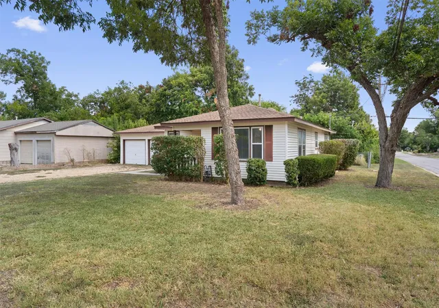 2nd image of 1119 Kent St, Taylor, TX 76574 | MLS# 7479250