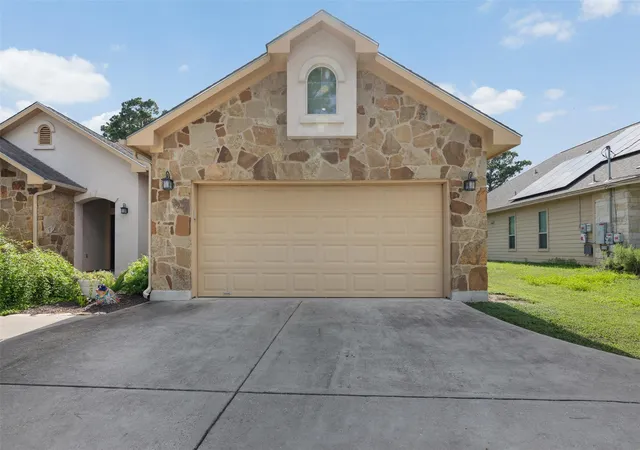 Photo 2 of Single family home for sale at 220 Tahitian Dr, Bastrop, TX 78602 | MLS# 6014665 | Listing updated on 2026-08-01