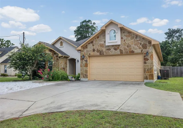 Photo 3 of Single family home for sale at 220 Tahitian Dr, Bastrop, TX 78602 | MLS# 6014665 | Listing updated on 2026-08-01