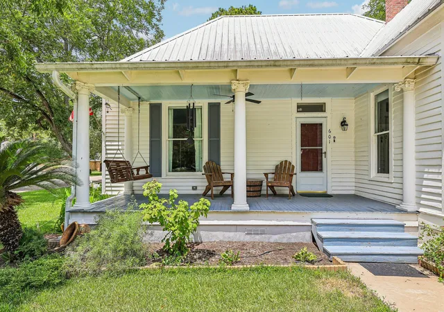 2nd image of 601 Garwood St, Smithville, TX 78957 | MLS# 4550776