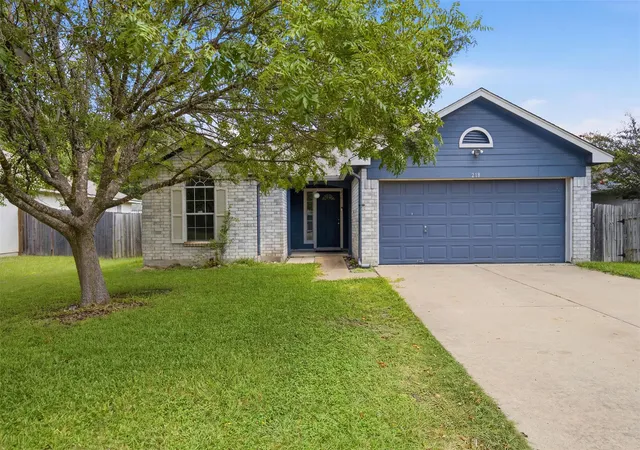 Photo 3 of Single family home for sale at 218 Juniper St, Georgetown, TX 78626 | MLS# 3058916 | Listing updated on 2026-10-26