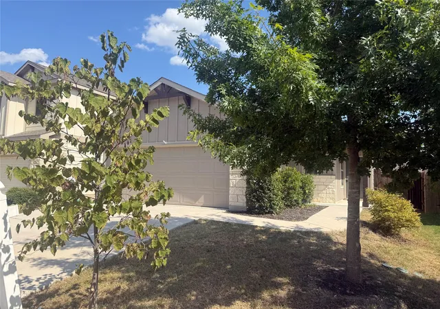Photo 2 of Sale Pending at 217 La Dera Dr, Liberty Hill, TX 78642 | MLS# 2203280 | Listing updated on 2026-10-19