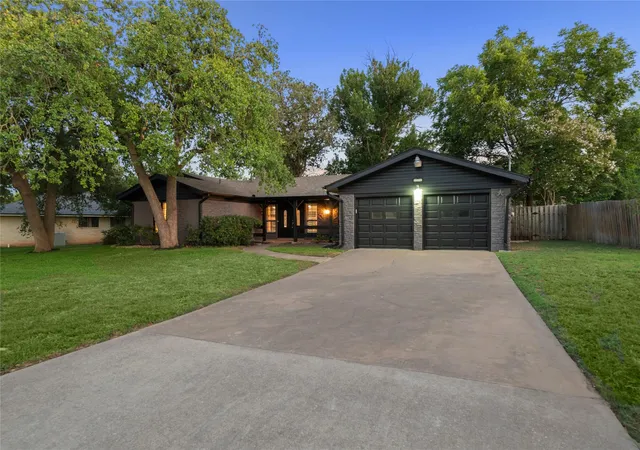 Photo 3 of Single family home for sale at 605 Meadowbrook Dr, Georgetown, TX 78628 | MLS# 5415954 | Listing updated on 2026-09-07