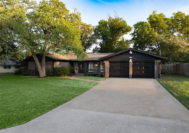 Photo 4 of Single family home for sale at 605 Meadowbrook Dr, Georgetown, TX 78628 | MLS# 5415954 | Listing updated on 2026-10-09