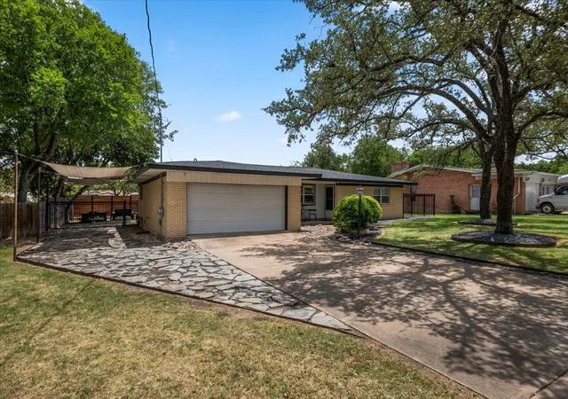 Photo 1 of Single family home for sale at 11901 Oak Trl, Austin, TX 78753 | MLS# 2851265 | Listing updated on 2026-09-22