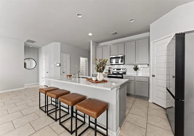 Photo 4 of Single family home for sale at 105 Kellys Heroes Way, Jarrell, TX 76537 | MLS# 7964903 | Listing updated on 2026-09-05