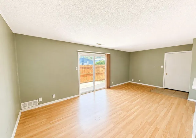 5th image of 2301 Mission Hl Dr, Austin, TX 78741