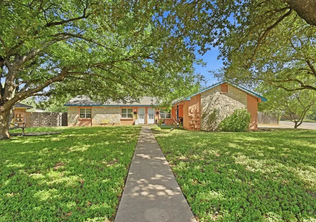 2nd image of 4910 Suburban Dr, Austin, TX 78745 | MLS# 4012786