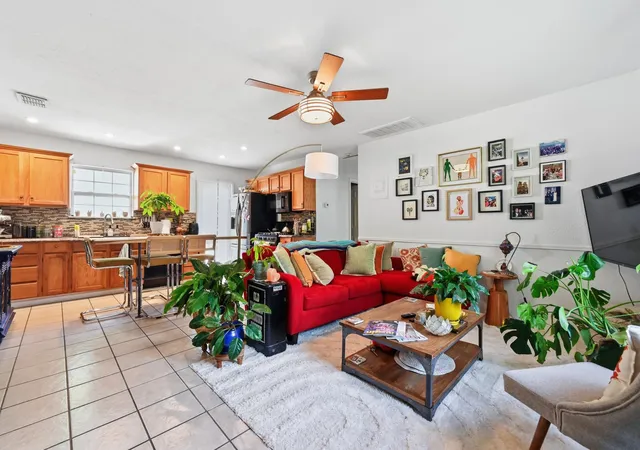 Listing Photo 4 - Condo for sale in building located at 4910 Suburban Dr, Austin, TX 78745