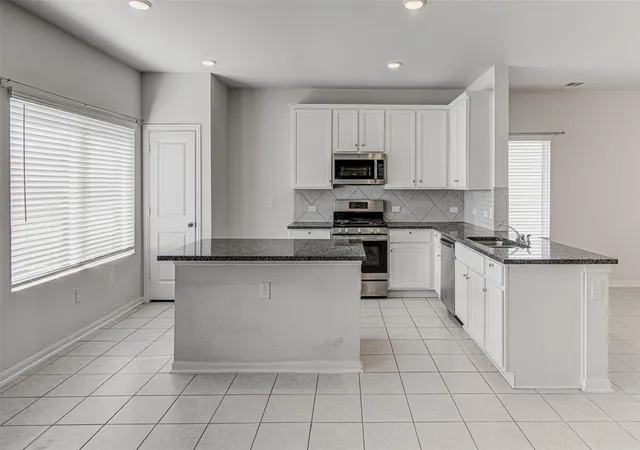 Photo 4 of Sale Pending at 204 Oldbridge Dr, Hutto, TX 78634 | MLS# 5040476 | Listing updated on 2026-10-09