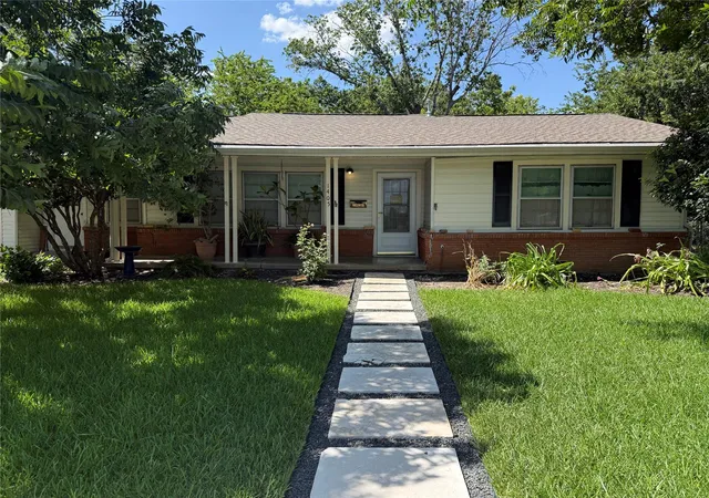 2nd image of 1405 E 16th St E, Georgetown, TX 78626 | MLS# 1382876