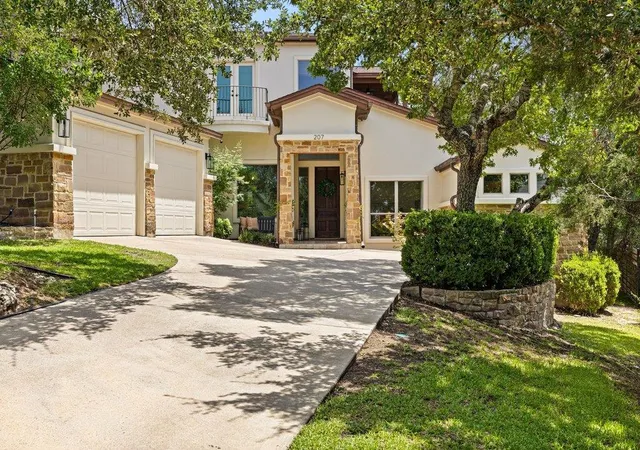 Photo 1 of Single family home for sale at 207 Spellbrook Ln, Lakeway, TX 78734 | MLS# 7798120 | Listing updated on 2026-08-30