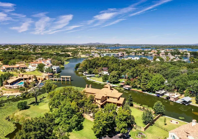 Photo 4 of Single family home for sale at 113 La Posada, Horseshoe Bay, TX 78657 | MLS# 1588102 | Listing updated on 2026-08-02