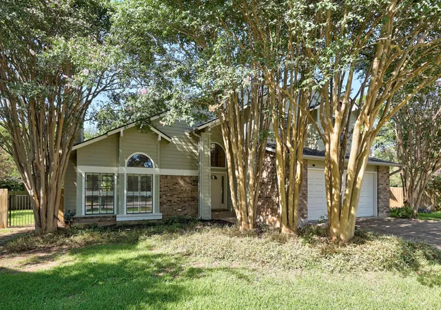 Photo 3 of Single family home for sale at 2000 Woods Cv, Round Rock, TX 78681 | MLS# 8367732 | Listing updated on 2026-09-23