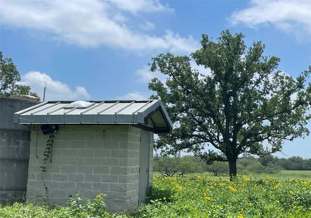 5th image of 2238 Flash Cir, Luling, TX 78648 | MLS# 7645627