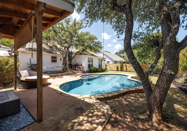 3rd image of 8 Deer Ridge Rd, Wimberley, TX 78676 | MLS# 2551917