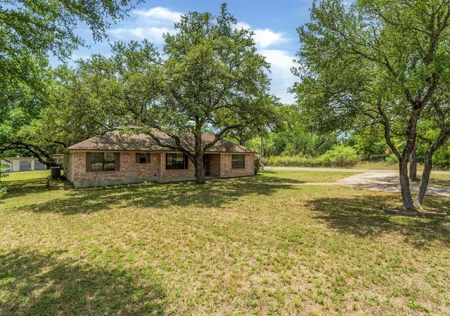 2nd image of 201 River Lake Dr, Kingsland, TX 78639 | MLS# 7731517