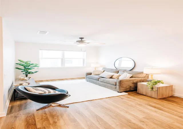 Listing Photo 4 - Condo for sale in building located at 7051 Mdw Lake Blvd, Austin, TX 78744 - Unit #9302