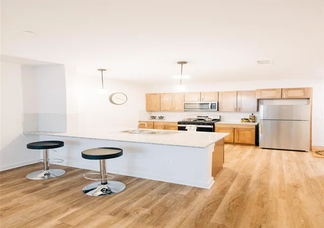 Listing Photo 5 - Condo for sale in building located at 7051 Mdw Lake Blvd, Austin, TX 78744 - Unit #9302