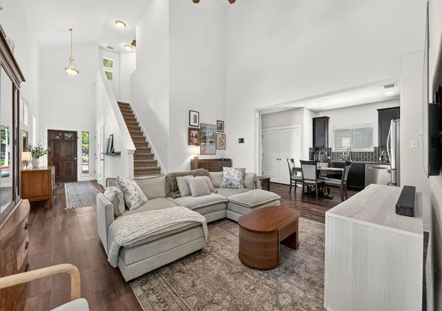 Listing Photo 3 - Condo for sale in building located at 2101 Rivers Edge Wy, Austin, TX 78741 - Unit #3
