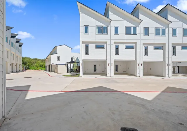 Photo 2 of Townhouse for sale at 5201 E Martin Luther King Jr Blvd #7103, Austin, TX 78721 | MLS# 7692610 | Listing updated on 2026-09-12