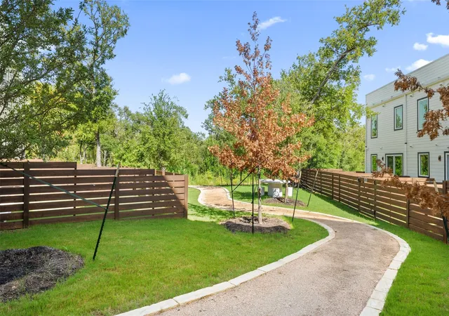 Photo 3 of Townhouse for sale at 5201 E Martin Luther King Jr Blvd #7103, Austin, TX 78721 | MLS# 7692610 | Listing updated on 2026-09-12