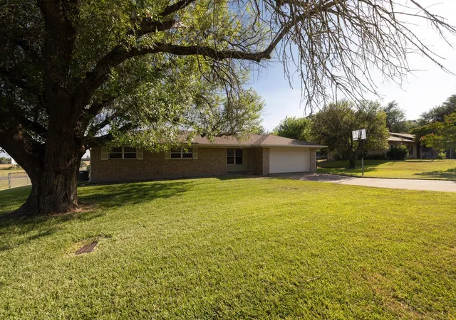 Photo 2 of Single family home for sale at 101 Oakwood St, Temple, TX 76502 | MLS# 4753569 | Listing updated on 2026-09-07