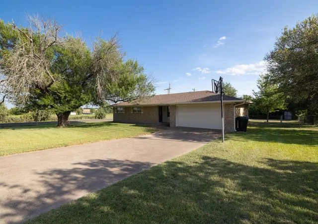 Photo 3 of Single family home for sale at 101 Oakwood St, Temple, TX 76502 | MLS# 4753569 | Listing updated on 2026-09-07