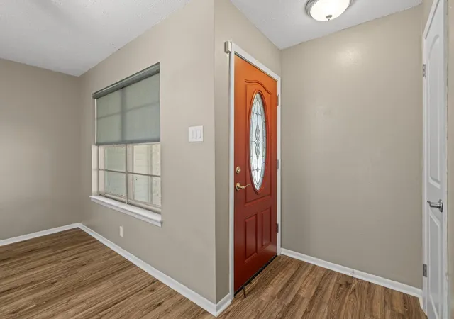 Photo 4 of Single family home for sale at 101 Oakwood St, Temple, TX 76502 | MLS# 4753569 | Listing updated on 2026-09-07