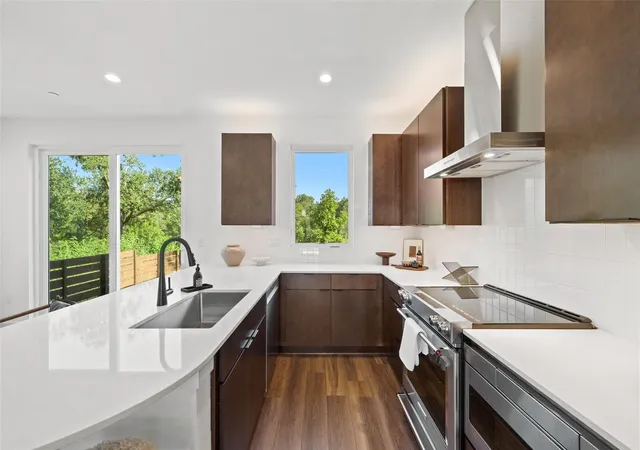 Photo 3 of Townhouse for sale at 5201 E Mlk Jr Blvd #6106, Austin, TX 78721 | MLS# 1618694 | Listing updated on 2026-09-12