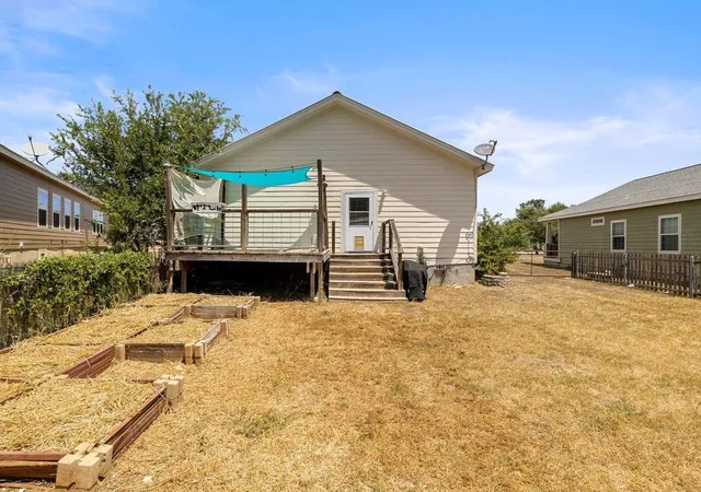 2nd image of 254 Heatherwood Dr, Driftwood, TX 78619