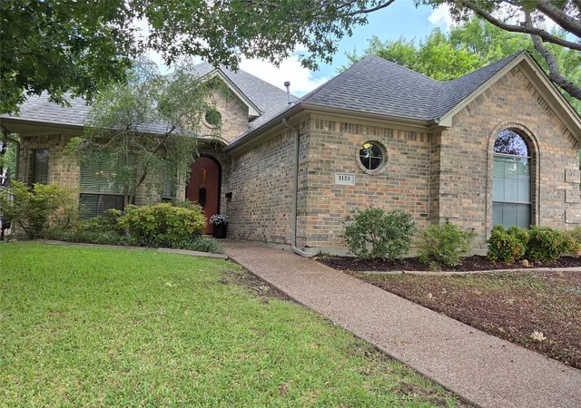 1st image of 1121 Gabriel Ln, Fort Worth, TX 76116 | MLS# 2215154