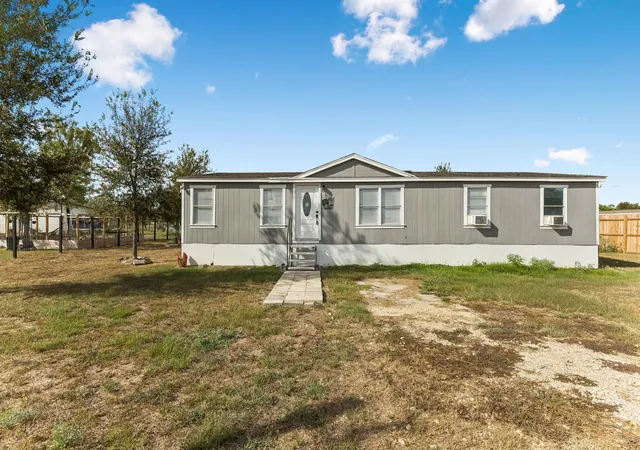 Photo 3 of Manufactured home for sale at 155 Oso St, Cedar Creek, TX 78612 | MLS# 5555526 | Listing updated on 2026-10-06